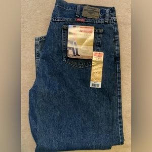 NEW WRANGLER Mens Five Star Relaxed Fit Sraight Leg Size 42 x 30